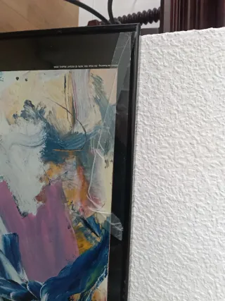 Cuadro abstracto enmarcado en metal