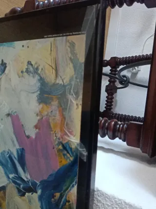 Cuadro abstracto enmarcado en metal