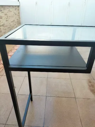 Mesa de forja y cristal