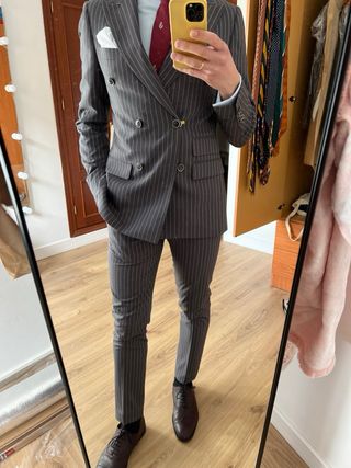 Traje cruzado gris rayas diplomáticas T46