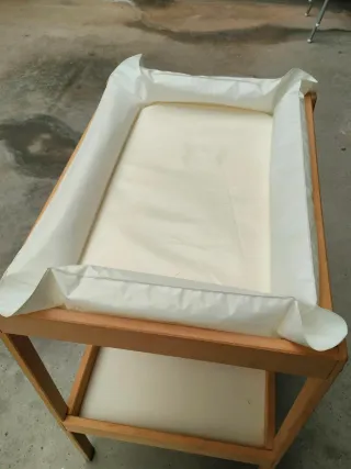 Cambiador de bebé de madera