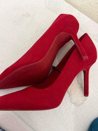 Zapatos de tacón rojos
