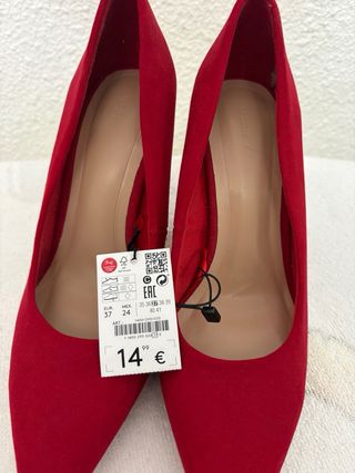 Zapatos de tacón rojos