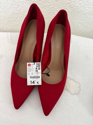 Zapatos de tacón rojos