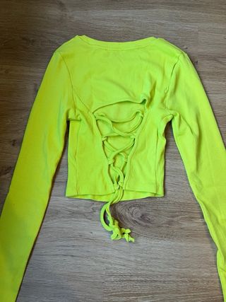 Top manga larga amarillo neón