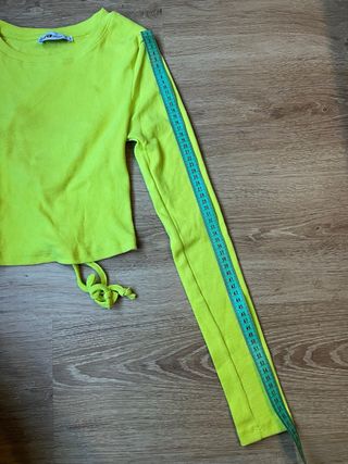 Top manga larga amarillo neón