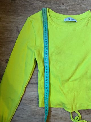 Top manga larga amarillo neón