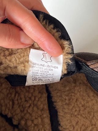 Boina de cuero con orejeras