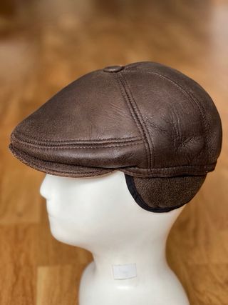 Boina de cuero con orejeras
