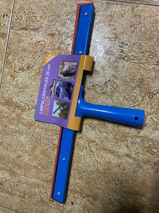 Limpiacristales marca Mauris. 36 cm. Nuevo