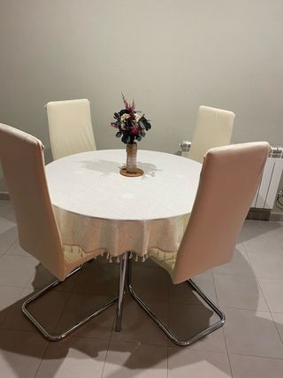 Conjunto mesa y 4 sillas salón