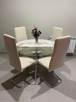 Conjunto mesa y 4 sillas salón