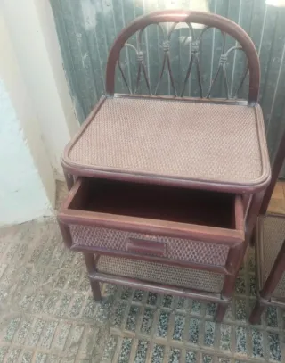 Mesitas de noche de ratán y madera