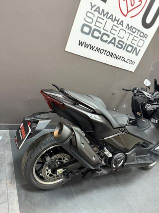 YAMAHA TMAX TECH MAX 2025