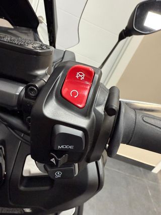 YAMAHA TMAX TECH MAX 2025