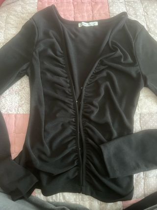 Camiseta Pull&Bear negra fruncida