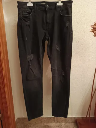 Pantalón Skinny Negro Roto