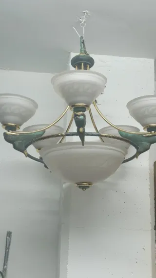 Lámpara de araña cristal y metal