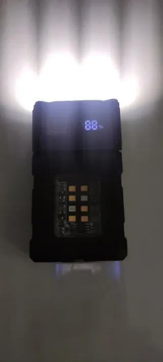 Linterna Multifuncional LED Táctica