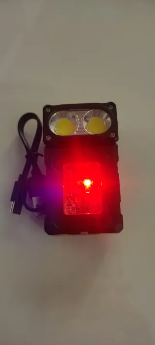 Linterna Multifuncional LED Táctica