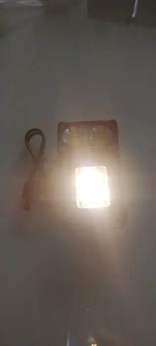 Linterna Multifuncional LED Táctica