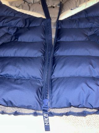 Abrigo Nike Azul Marino, Gris y Blanco