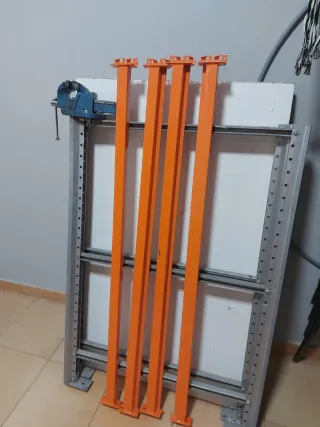 Mesa de trabajo con tornillo