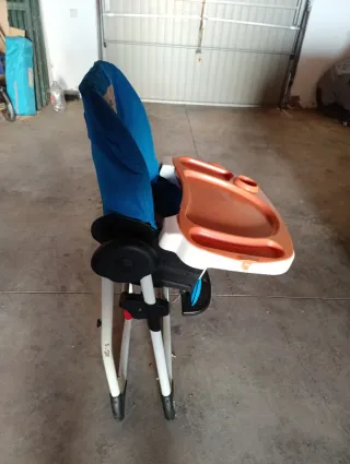 Trona, Silla Bebé Plegable y regulable en altura.