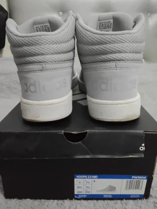 Botas Adidas Grises y Blancas. ORIGINALES