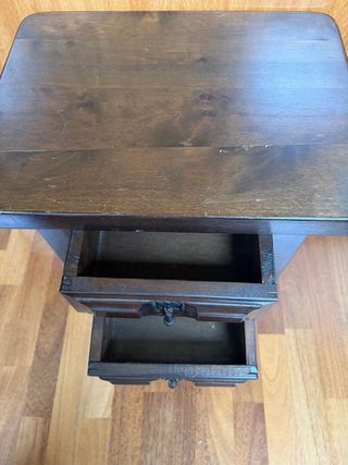 Mesita de noche de madera