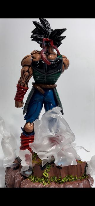 Figura Dragon Ball pintada a mano