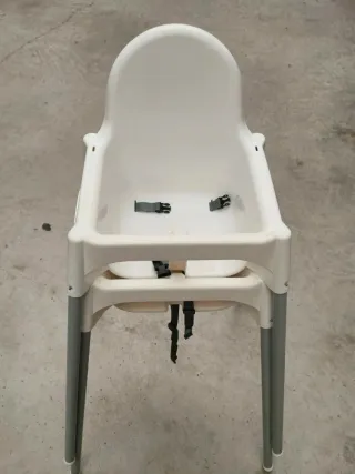 Trona blanca para bebé