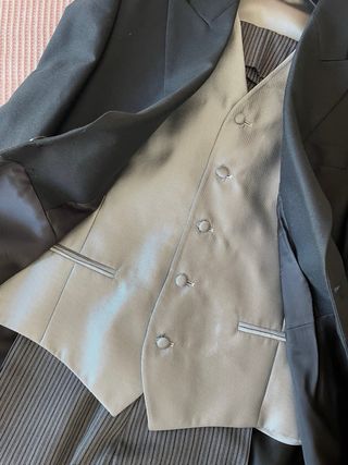 Chaqué hombre negro y gris