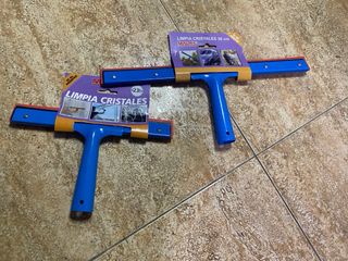 2 Limpiacristales marca Mauris. 36 y 23 cm. Nuevos