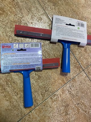 2 Limpiacristales marca Mauris. 36 y 23 cm. Nuevos