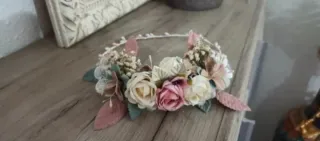 Corona comunión flores beige y rosa