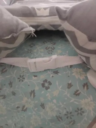 Nido colecho para bebé con estampado de coronas re