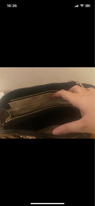 Bolso Guess Negro Acolchado Cadena Dorada