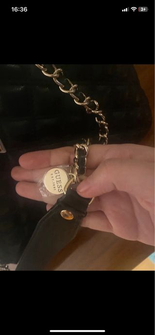 Bolso Guess Negro Acolchado Cadena Dorada