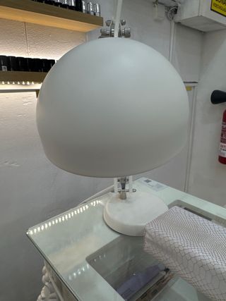 Lámpara de mesa articulada blanca