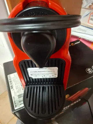 Cafetera Nespresso Roja