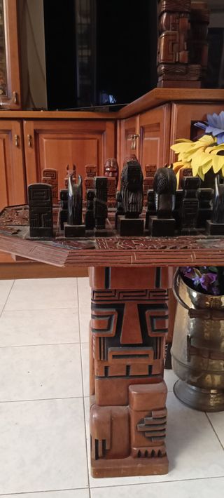 Scacchiera etnica in legno intagliato