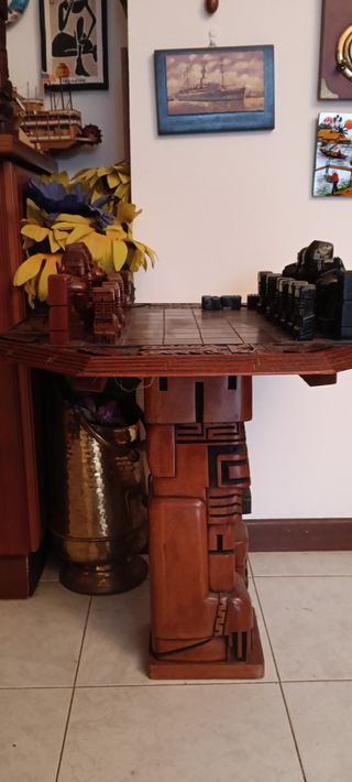 Scacchiera etnica in legno intagliato