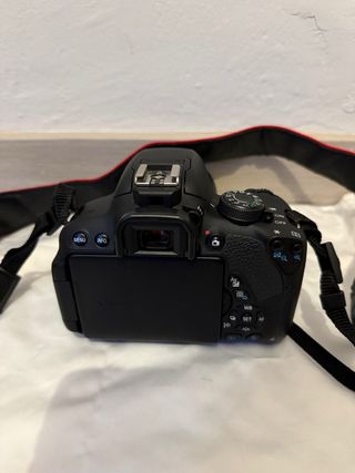 Canon EOS 700D Cámara Réflex Digital