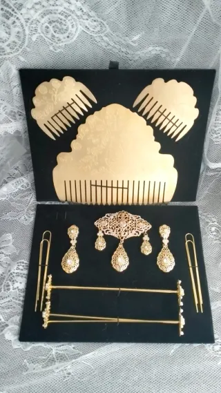 LOTE Dorado: Peinetas y Aderezo