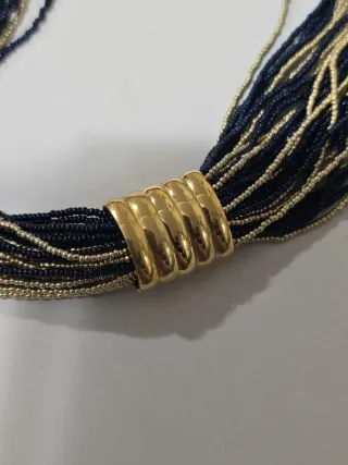 Collar de cuentas azul y dorado