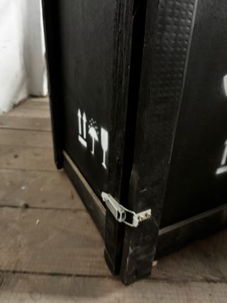 Caja de transporte de madera, negra