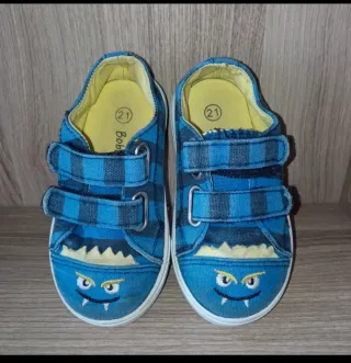 Scarpe da ginnastica con chiusura a strappo, n. 21