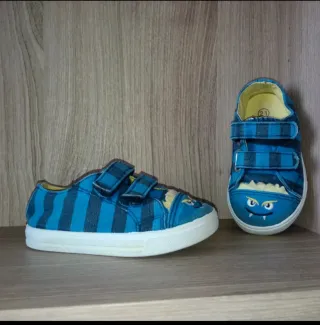 Scarpe da ginnastica con chiusura a strappo, n. 21