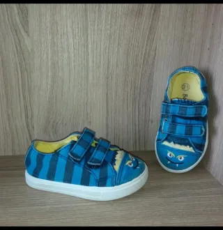 Scarpe da ginnastica con chiusura a strappo, n. 21